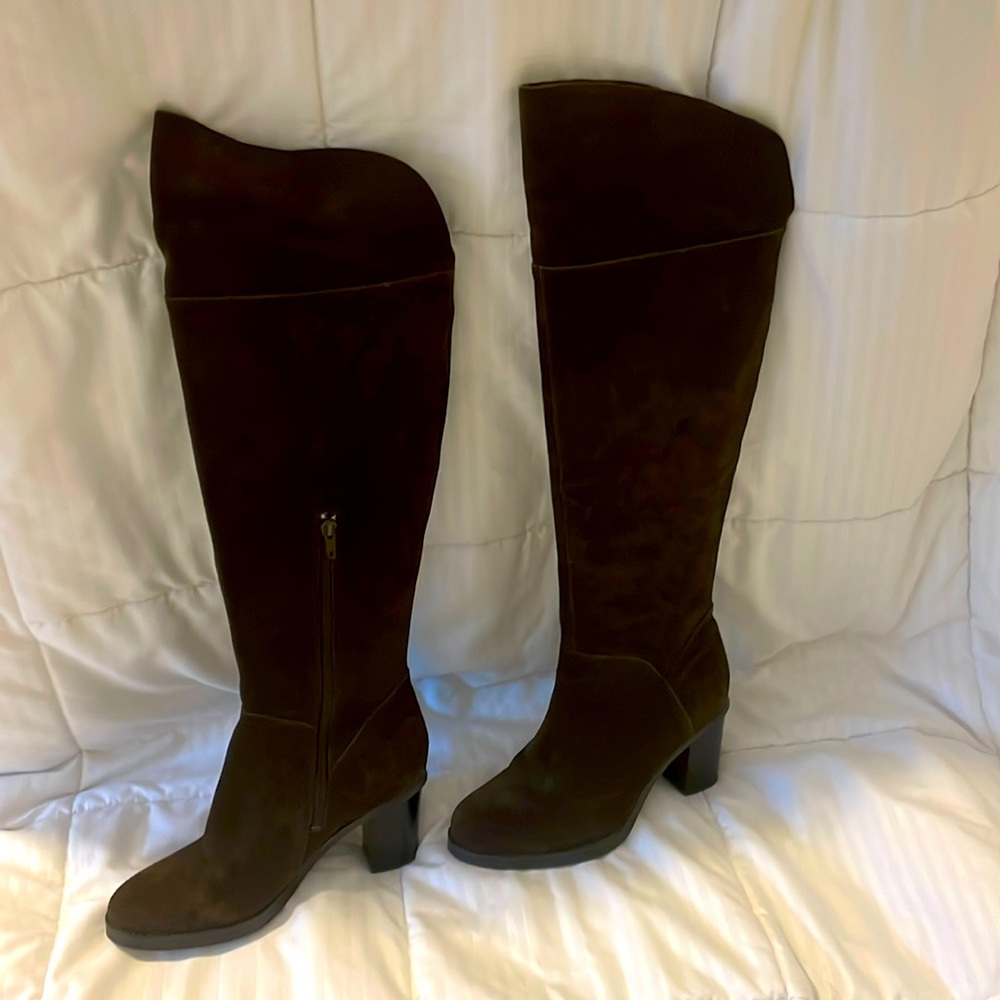 ZL Pierre suede/leather boots. Dark brown with beautiful stitching. Size 7.5 m.